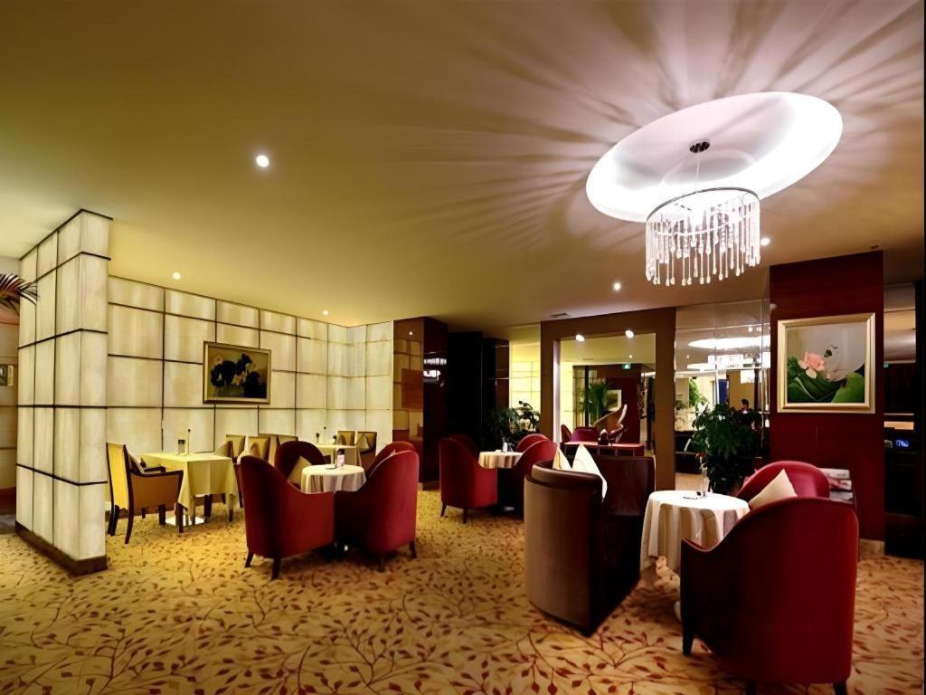 Chengdu Yinsheng International Hotel Supoqiao Exterior photo